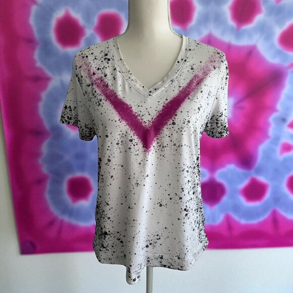 LUCKY IN LOVE Graphic White Pink V Neck T Shirt Size Medium - Picture 1 of 6